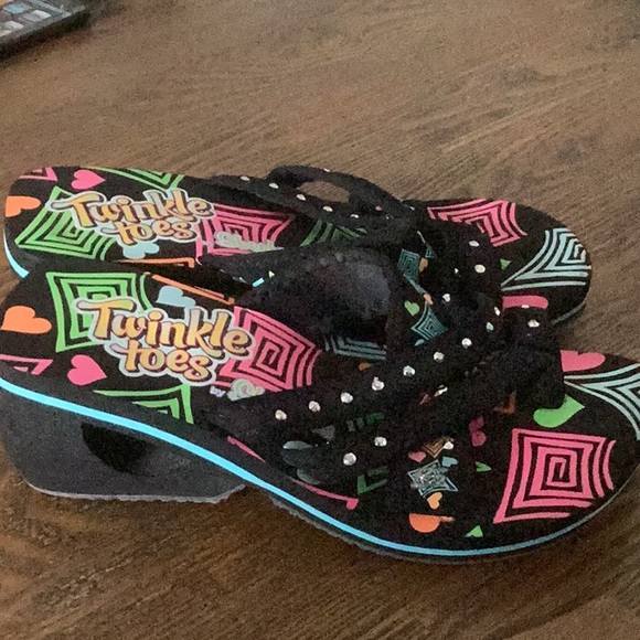 🍁5/$25🎃 Skechers Twinkle Toes Sandals Girls Size 2? - Picture 3 of 3
